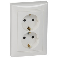 Legrand 774427 Розетка двойная (моноблок) Valena с заземлением, с защитными шторками (белый)